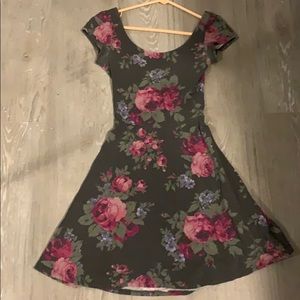 Flowy floral open back dress (tshirt material)